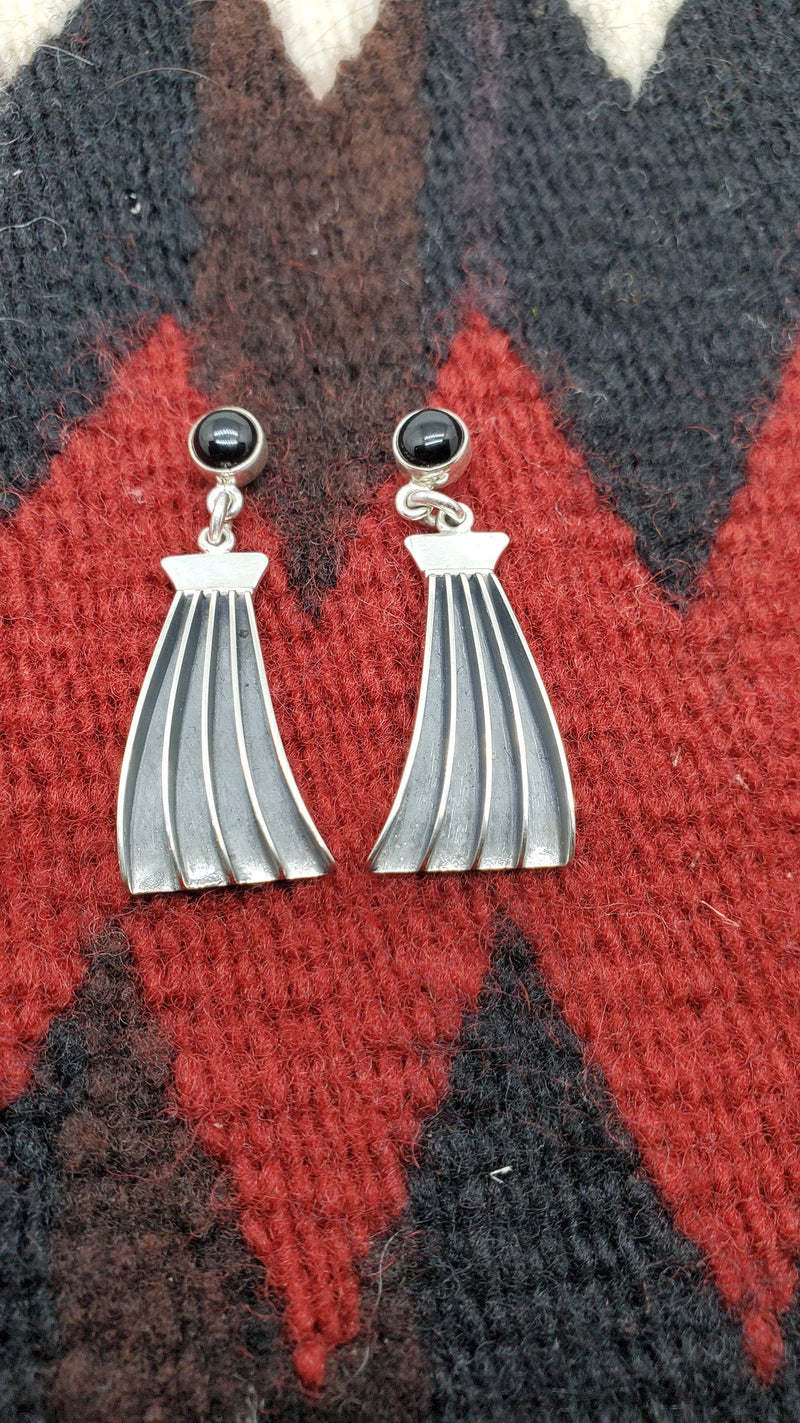 Onyx Post with Silver Fan Dangle