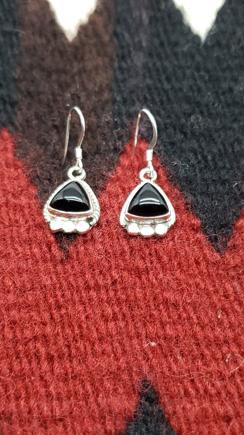 Onyx Triangle rope border earrings