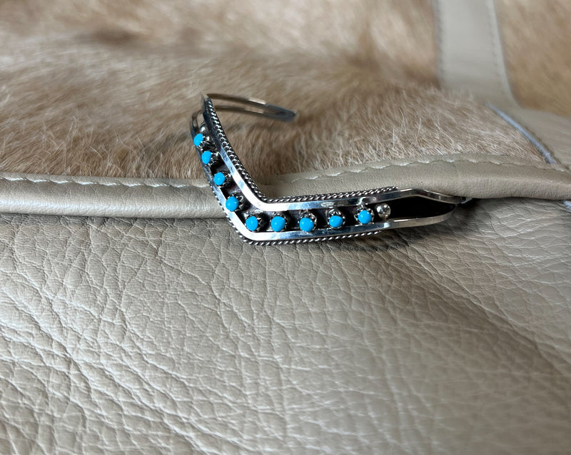 V silver turquoise bracelet